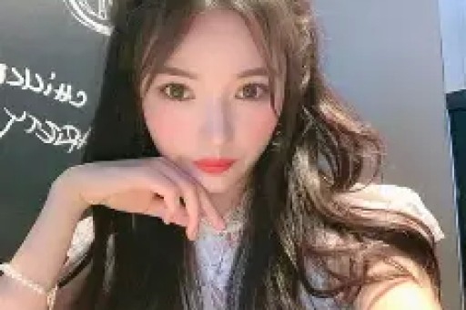 “探店一哥”白冰发家史：14岁辍学、靠卖高仿A货起家