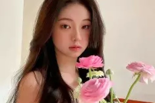 继岳云鹏后 向佐也说了娱乐圈的一些事情关晓彤也没逃过